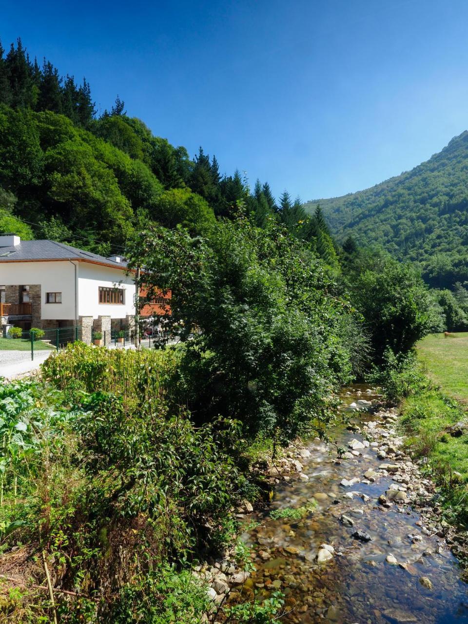 Hotel Rural Las Montanas De Pumar Besullo Екстер'єр фото